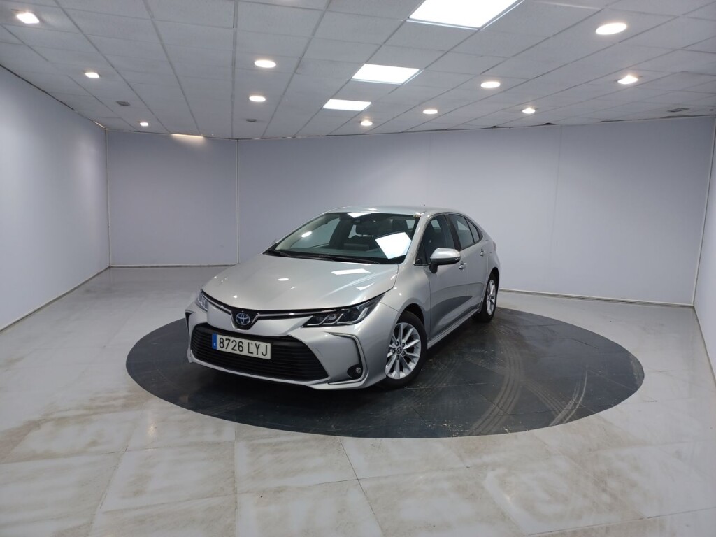 Foto impresión del anuncio Toyota Corolla 1.8 125H ACTIVE TECH E-CVT SEDAN  de Ocasión en Madrid