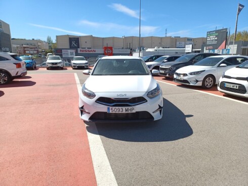 Foto impresión del anuncio Kia Ceed 1.6 MHEV iMT 100kW (136CV) Drive  de Ocasión en Madrid