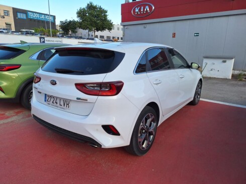 Foto impresión del anuncio Kia Ceed 1.6 MHEV iMT 100kW (136CV) Tech  de Ocasión en Madrid