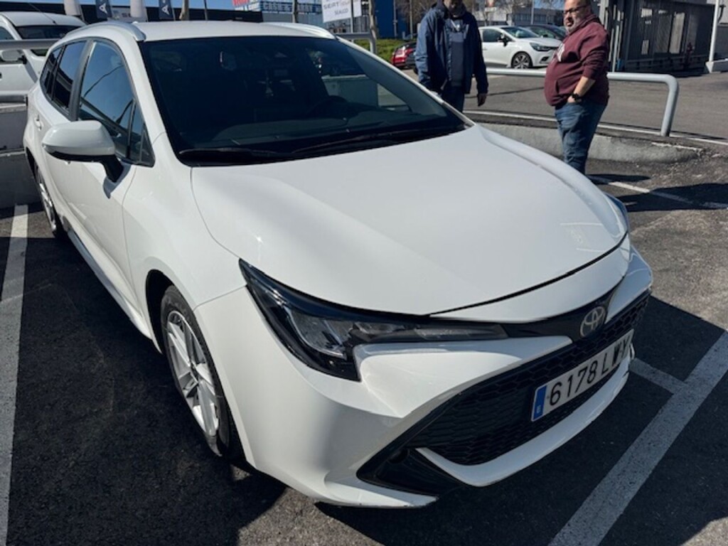 Foto impresión del anuncio Toyota Corolla 1.8 125H ACTIVE TECH E-CVT TOU SPORT  de Ocasión en Madrid