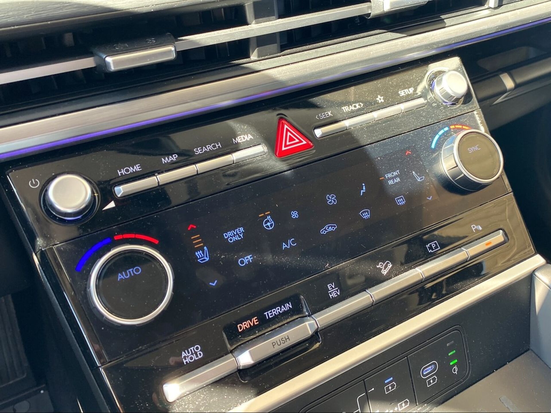 Foto 16 del anuncio Hyundai Santa Fe PHEV 1.6T 253CV 4X4 AT Tecno  de Ocasión en Madrid