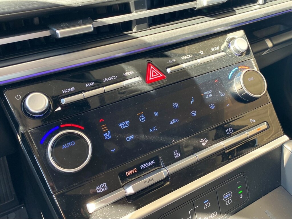 Foto 16 del anuncio Hyundai Santa Fe PHEV 1.6T 253CV 4X4 AT Tecno  de Ocasión en Madrid