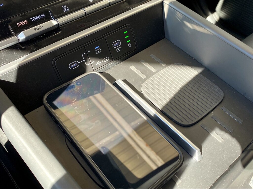 Foto 17 del anuncio Hyundai Santa Fe PHEV 1.6T 253CV 4X4 AT Tecno  de Ocasión en Madrid