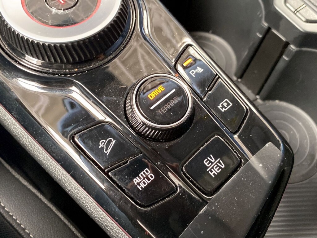 Foto 17 del anuncio Kia Sportage 1.6 T-GDi PHEV 198kW (265CV) Tech 4x4  de Ocasión en Madrid