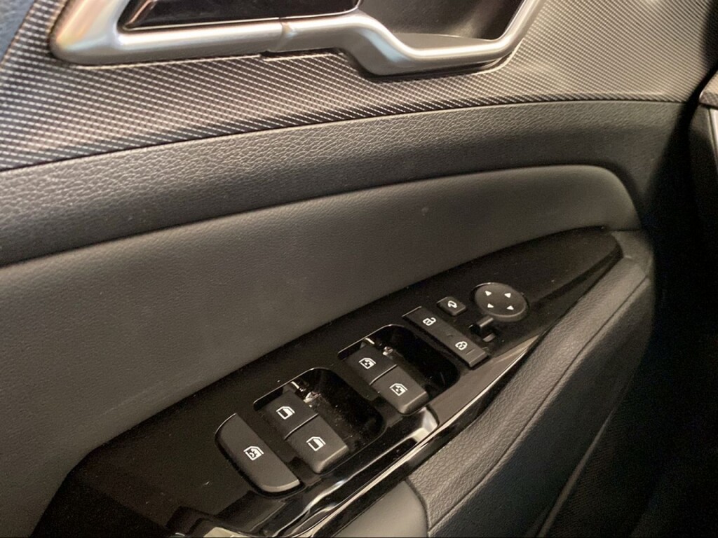 Foto 15 del anuncio Kia Sportage 1.6 T-GDi PHEV 198kW (265CV) Tech 4x4  de Ocasión en Madrid