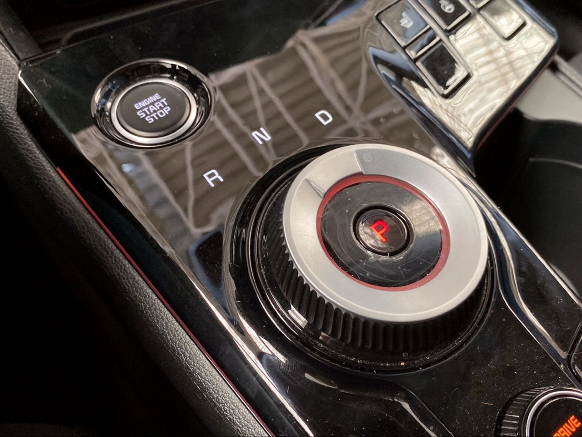 Foto 14 del anuncio Kia Sportage 1.6 T-GDi PHEV 198kW (265CV) Tech 4x4  de Ocasión en Madrid