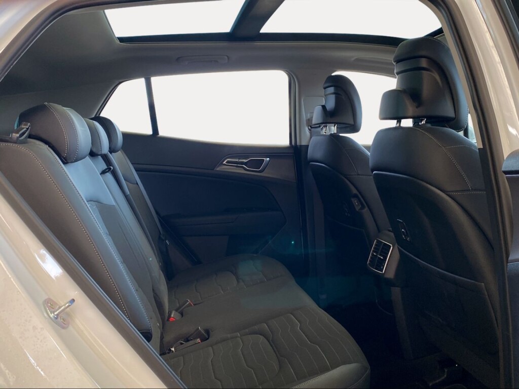 Foto 9 del anuncio Kia Sportage 1.6 T-GDi PHEV 198kW (265CV) Tech 4x4  de Ocasión en Madrid