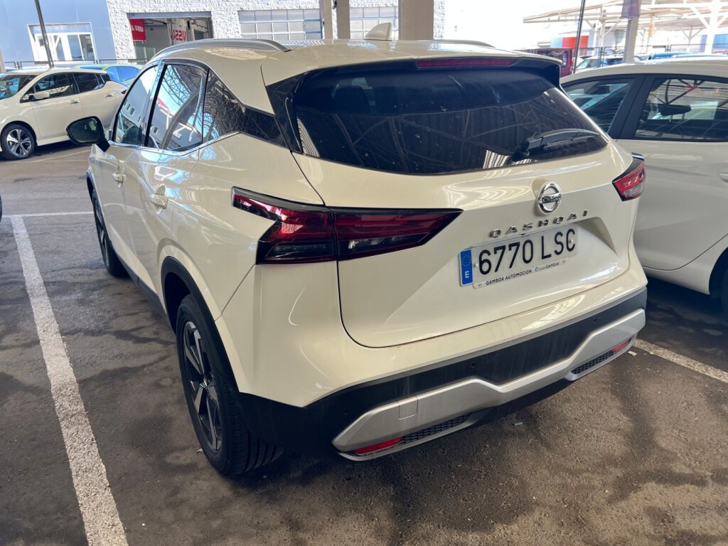 Foto 2 del anuncio Nissan Qashqai DIG-T 116kW mHEV Xtronic Prem.Edit. Bit.  de Ocasión en Madrid