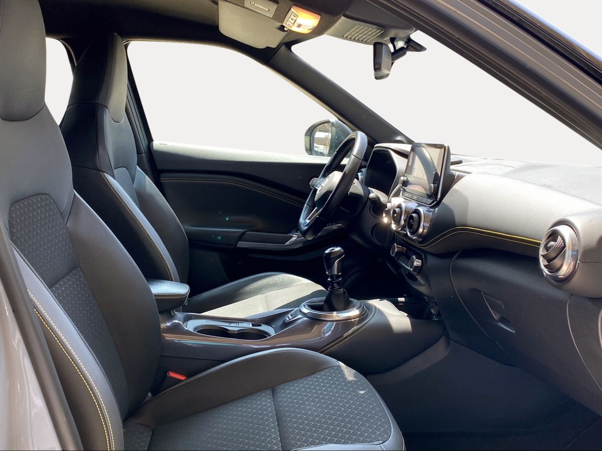 Foto 7 del anuncio Nissan Juke DIG-T 84 kW (114 CV) 6M/T Kiiro  de Ocasión en Madrid