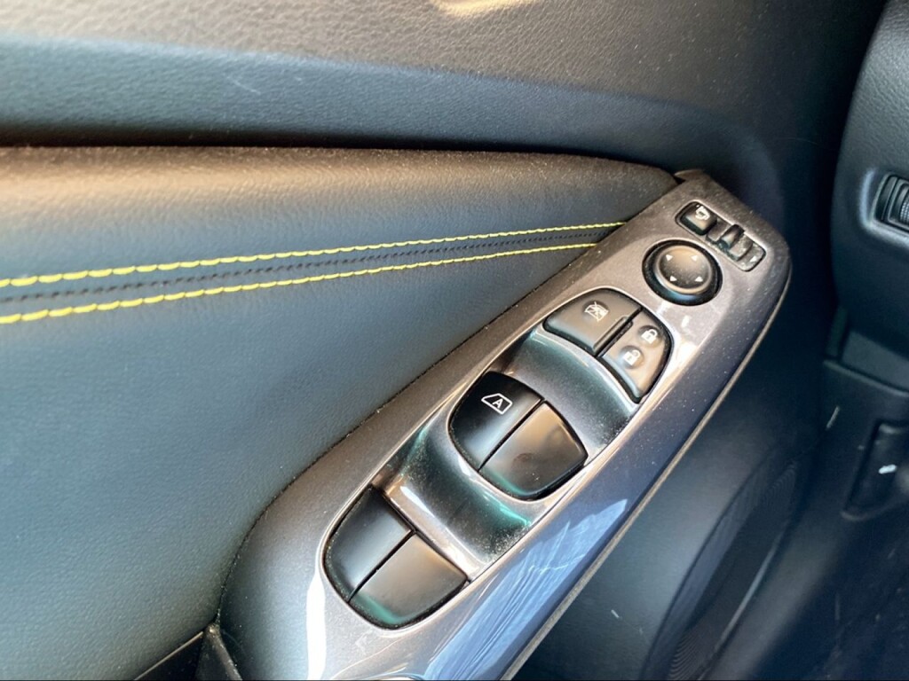 Foto 15 del anuncio Nissan Juke DIG-T 84 kW (114 CV) 6M/T Kiiro  de Ocasión en Madrid