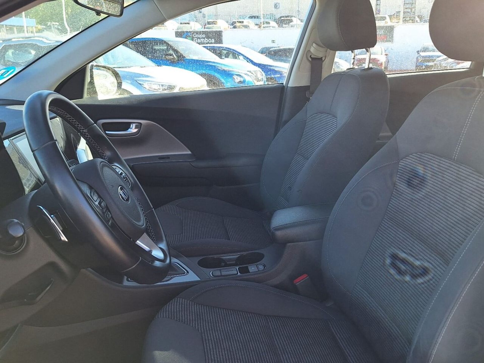 Foto 8 del anuncio Kia Niro 1.6 GDi PHEV 104kW (141CV) Concept  de Ocasión en Madrid