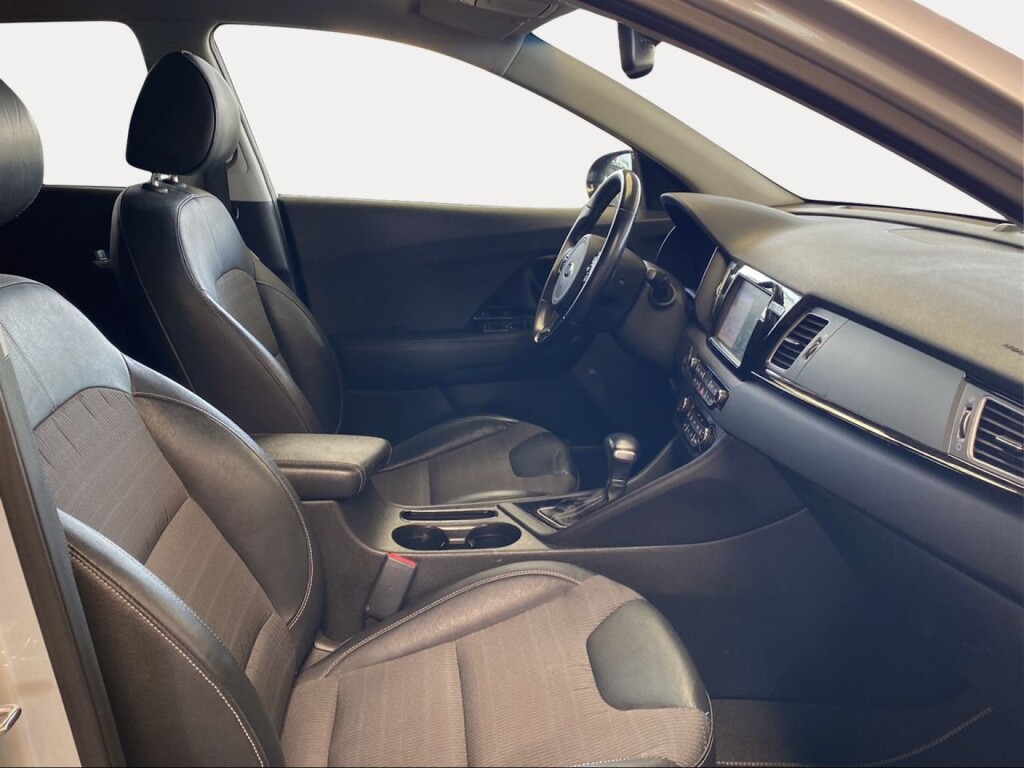 Foto 5 del anuncio Kia Niro 1.6 GDi Híbrido 104kW (141CV) Emotion  de Ocasión en Madrid