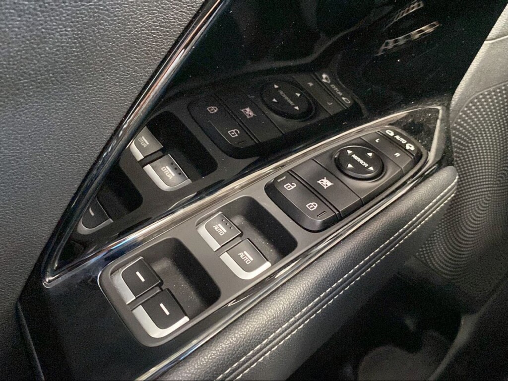 Foto 13 del anuncio Kia Niro 1.6 GDi Híbrido 104kW (141CV) Emotion  de Ocasión en Madrid