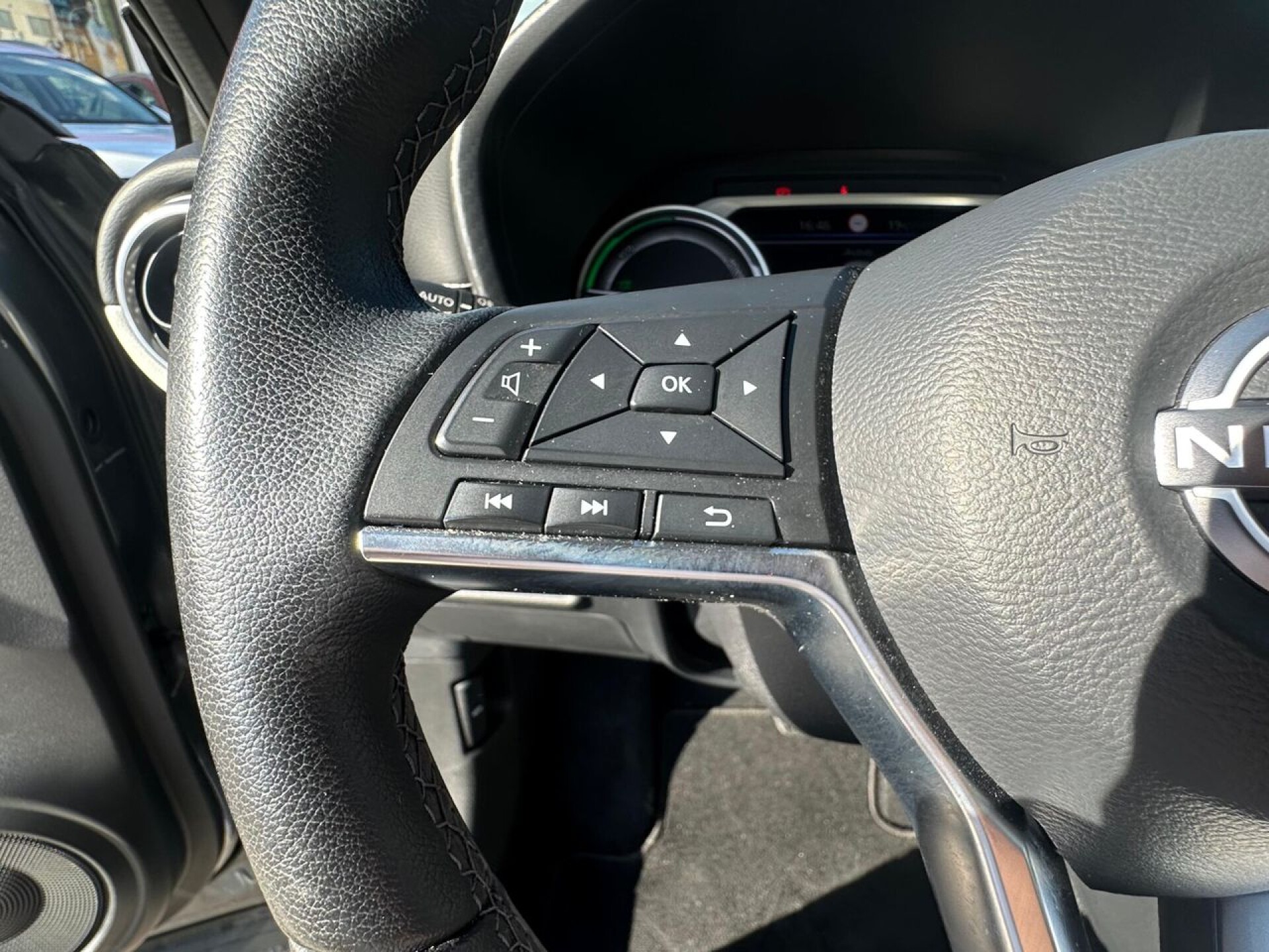 Foto 7 del anuncio Nissan Juke 1.6 Hybrid 105kW (145CV) N-Design Silver  de Ocasión en Madrid