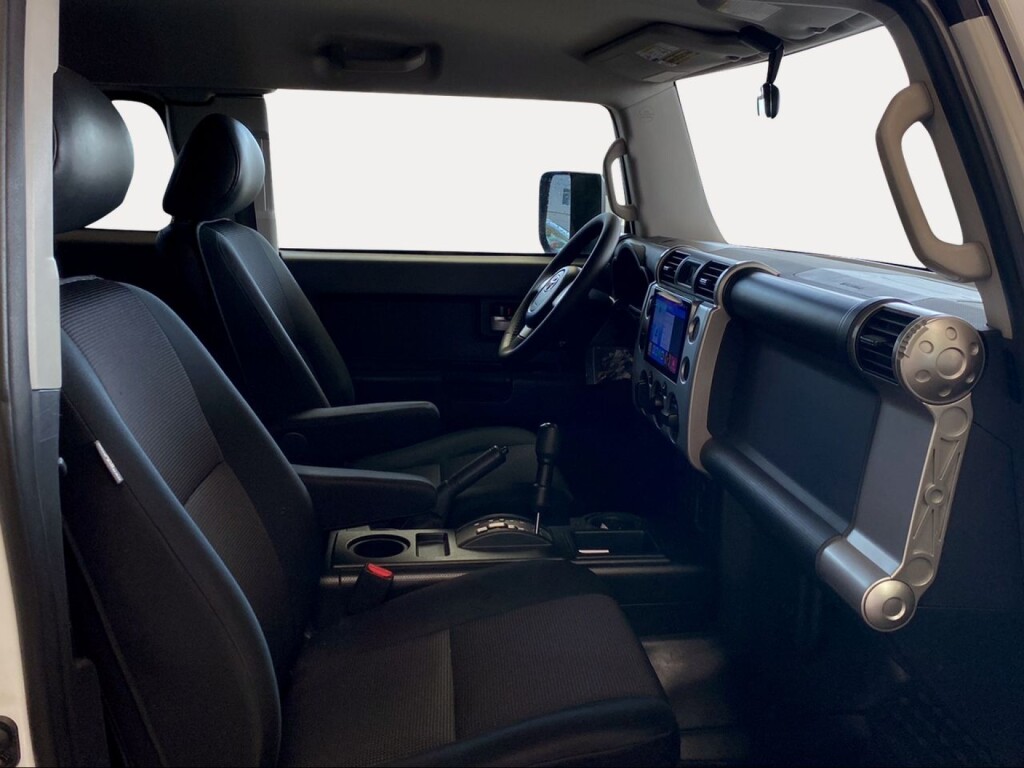 Foto 7 del anuncio Toyota FJ Cruiser 4.0 V6 261CV AT 4WD  de Ocasión en Madrid