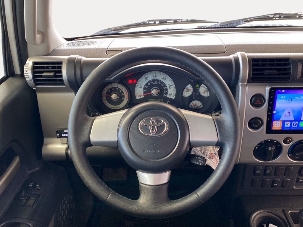 Foto 11 del anuncio Toyota FJ Cruiser 4.0 V6 261CV AT 4WD  de Ocasión en Madrid