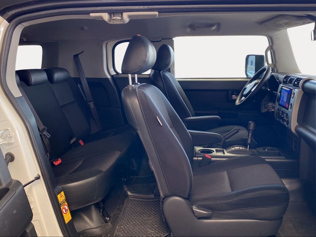 Foto 9 del anuncio Toyota FJ Cruiser 4.0 V6 261CV AT 4WD  de Ocasión en Madrid