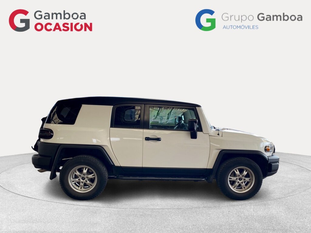 Foto 3 del anuncio Toyota FJ Cruiser 4.0 V6 261CV AT 4WD  de Ocasión en Madrid