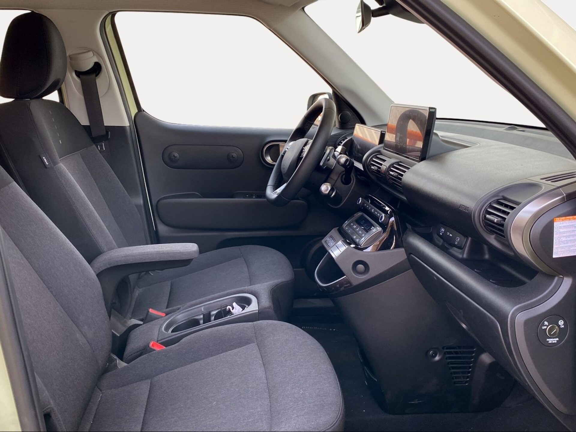 Foto 7 del anuncio Hyundai Inster 49KWH 85KW (115CV) Maxx  de Ocasión en Madrid