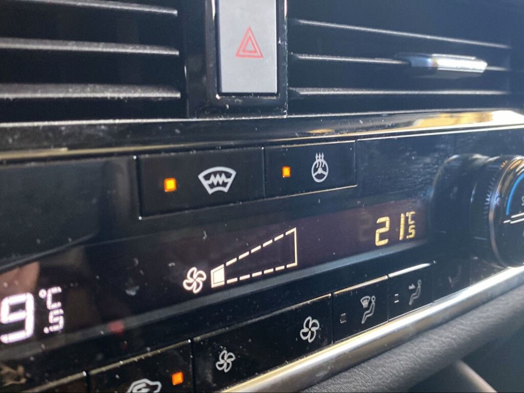 Foto 17 del anuncio Nissan Qashqai DIG-T 116kW mHEV Xtronic Tekna  de Ocasión en Madrid