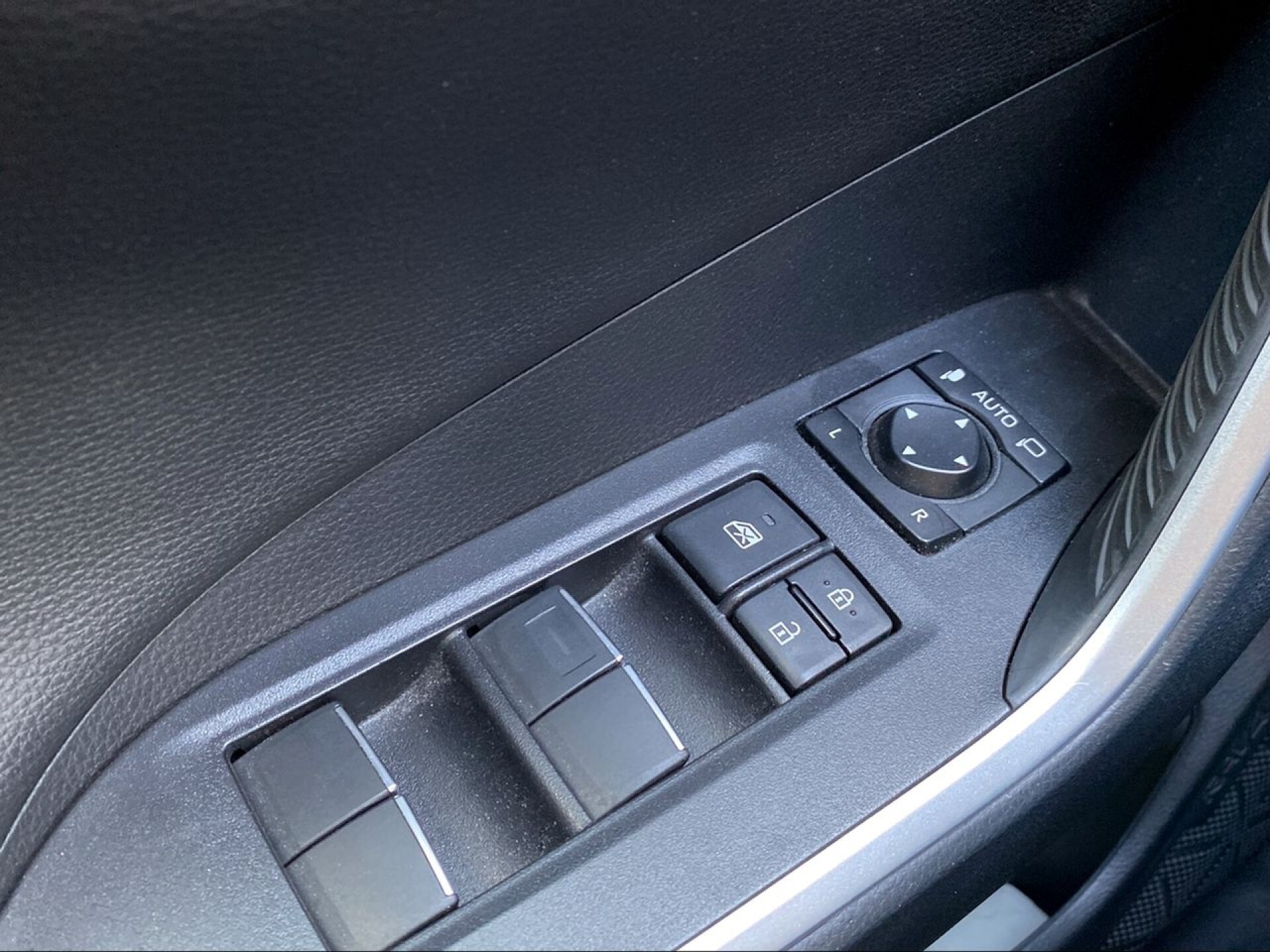 Foto 15 del anuncio Toyota Rav4 2.5l 220H Advance  de Ocasión en Madrid