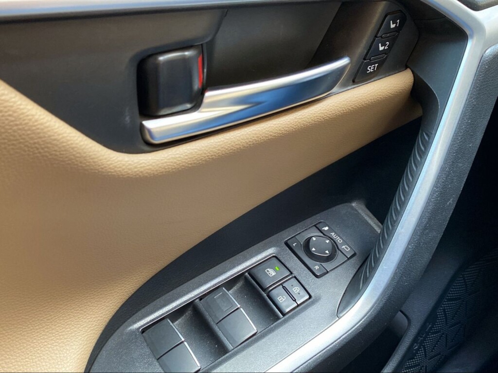 Foto 15 del anuncio Toyota Rav4 2.5l 220H Luxury 4WD  de Ocasión en Madrid