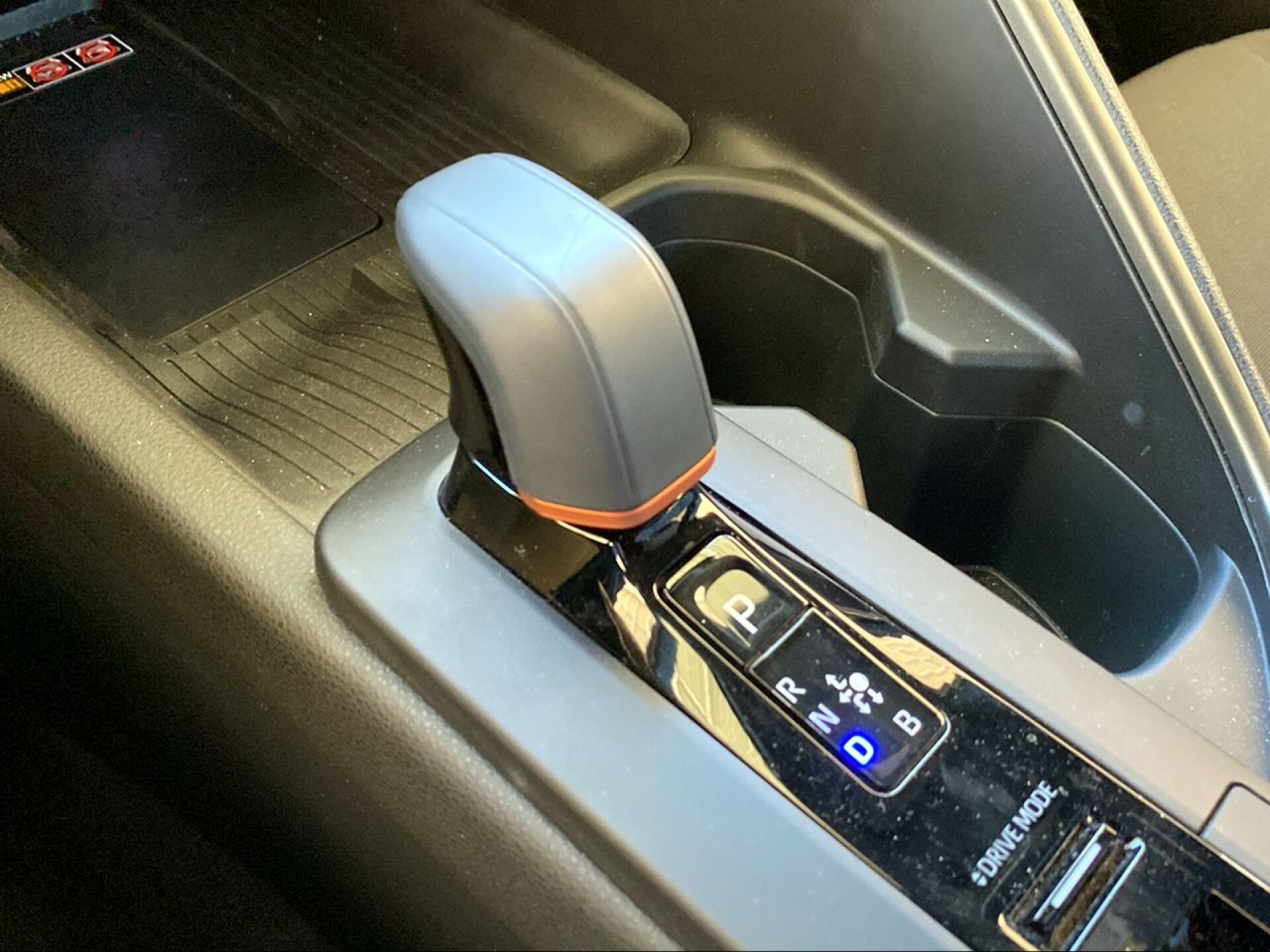 Foto 14 del anuncio Toyota C-HR 2.0 220PH Advance  de Ocasión en Madrid