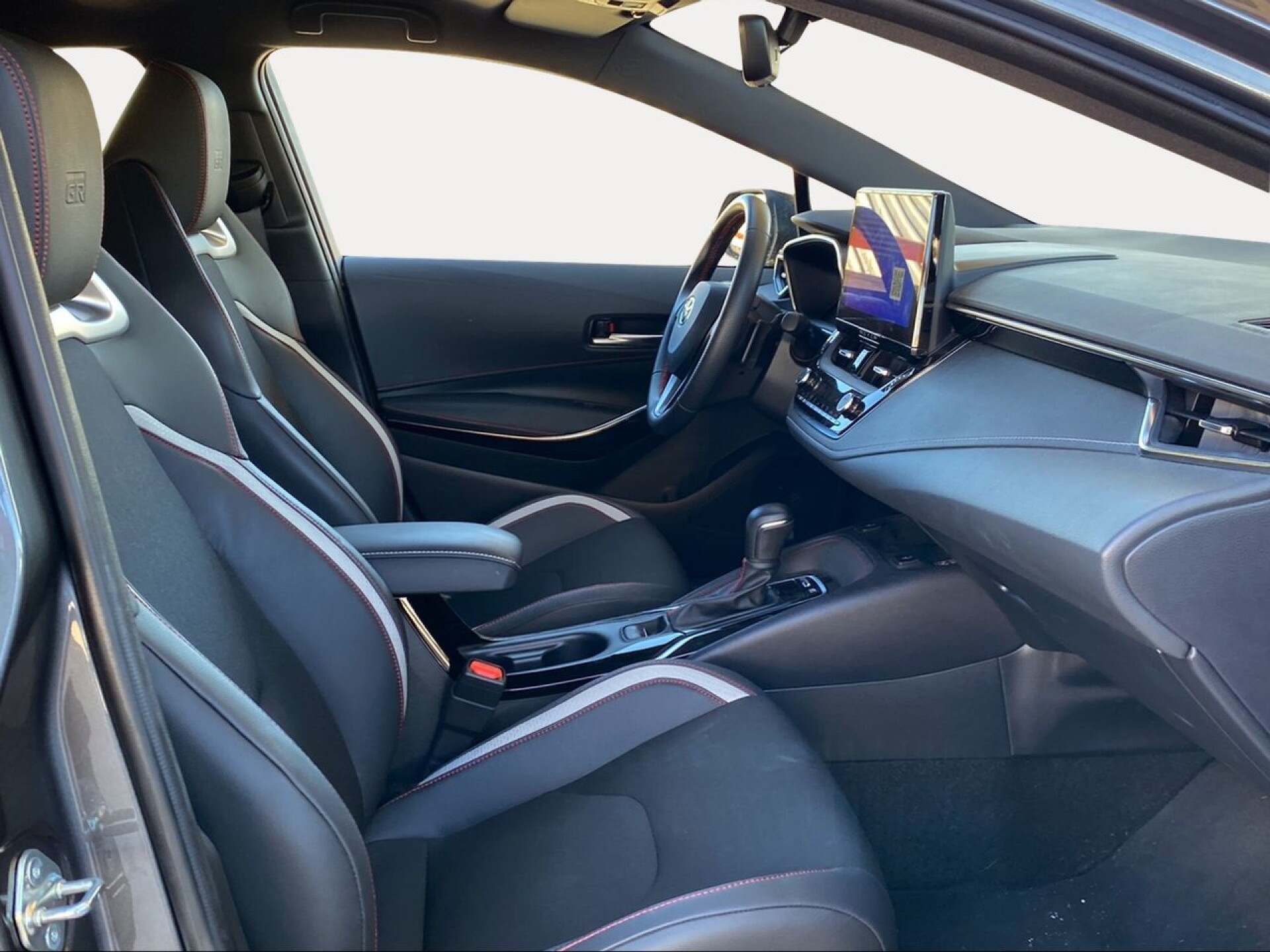 Foto 7 del anuncio Toyota Corolla 200H GR-Sport Touring Sport  de Ocasión en Madrid