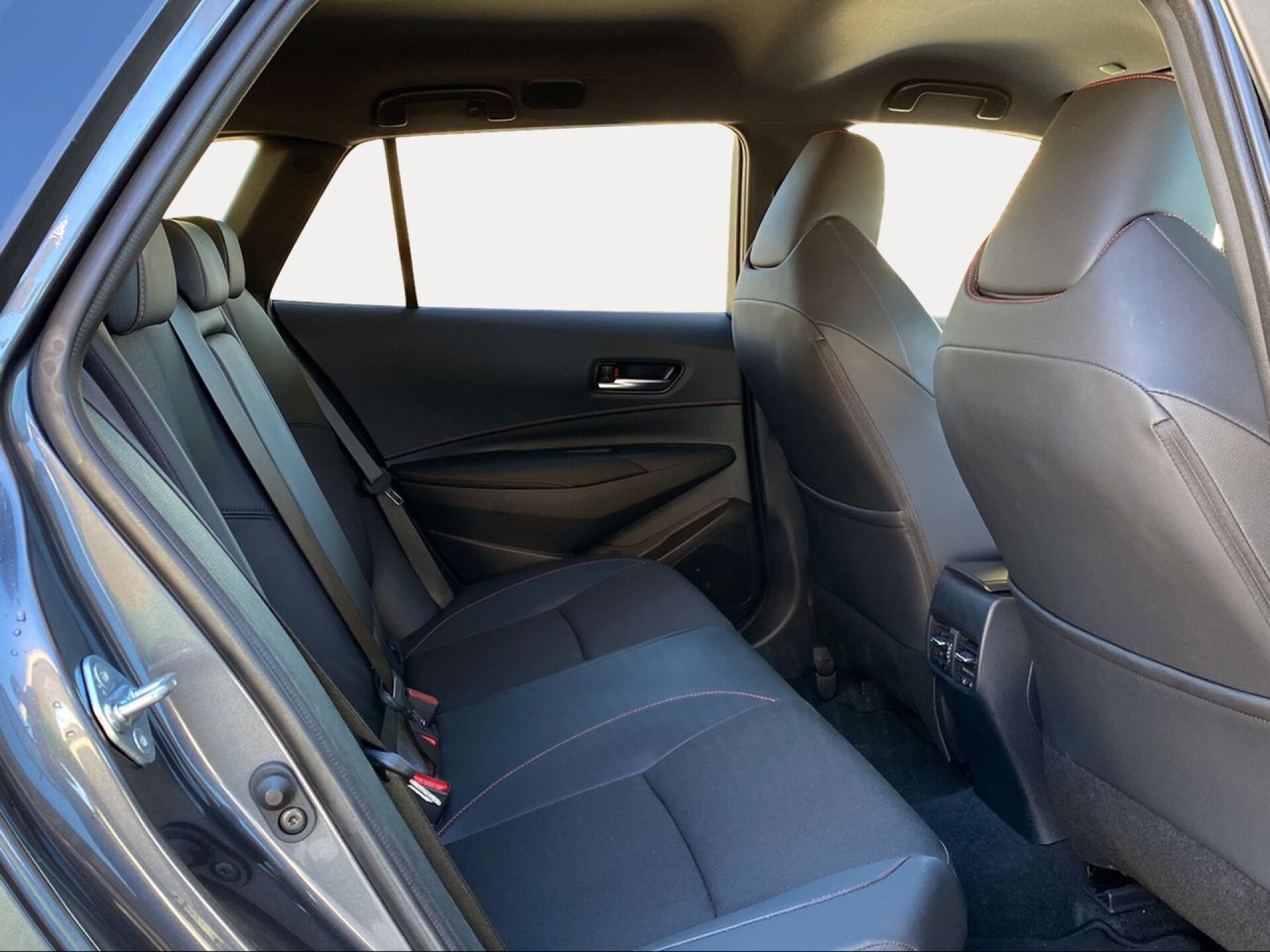 Foto 9 del anuncio Toyota Corolla 200H GR-Sport Touring Sport  de Ocasión en Madrid