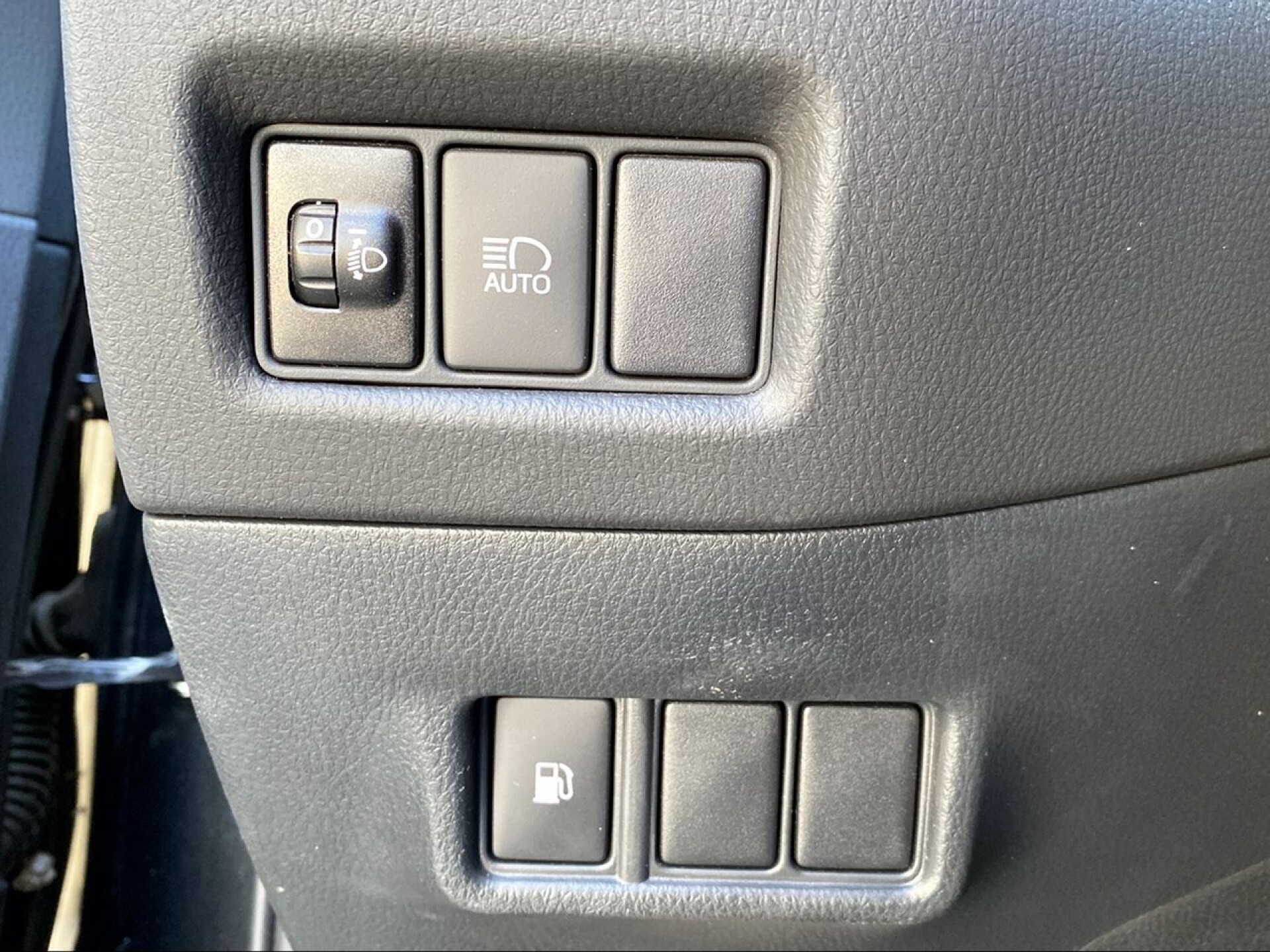 Foto 15 del anuncio Toyota C-HR 2.0 180H Advance  de Ocasión en Madrid