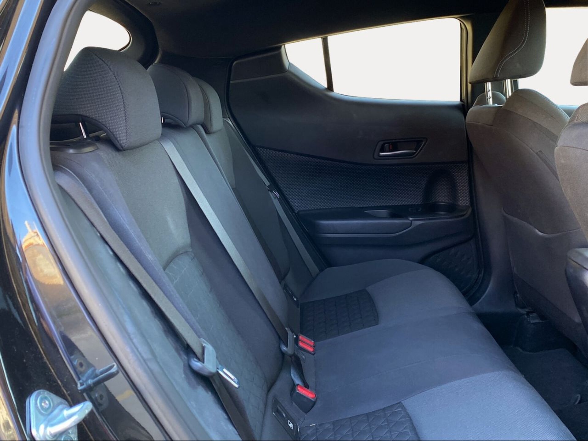 Foto 9 del anuncio Toyota C-HR 2.0 180H Advance  de Ocasión en Madrid