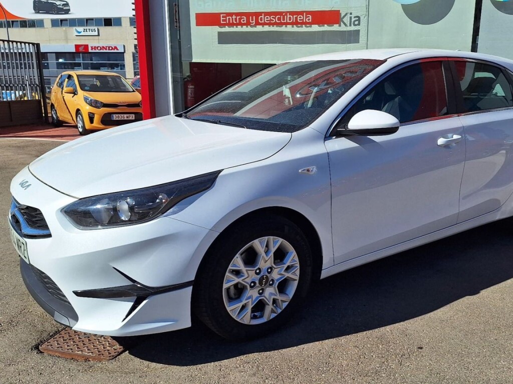 Foto impresión del anuncio Kia Ceed 1.0 T-GDi 88kW (120CV) Drive  de Ocasión en Madrid