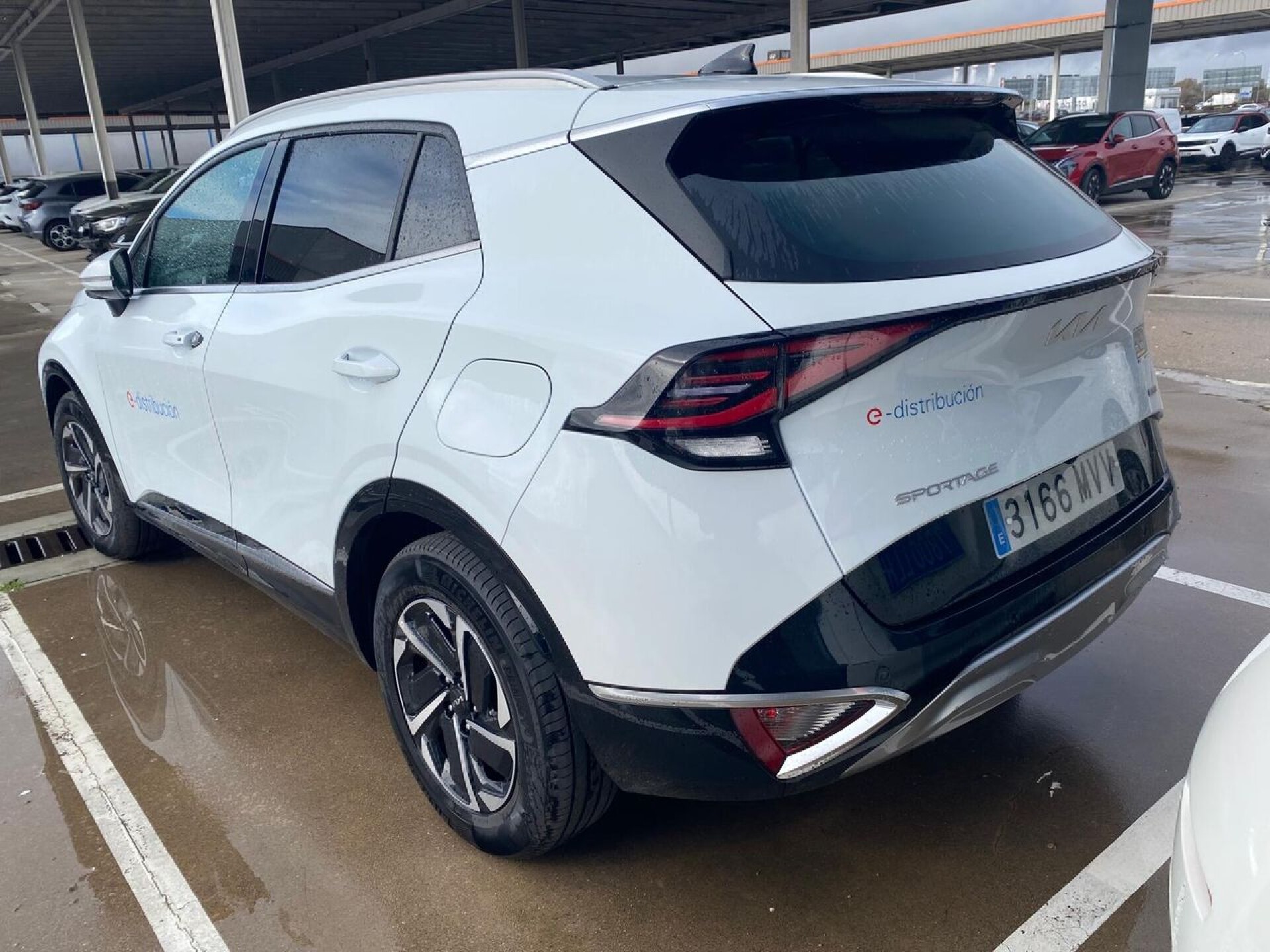 Foto 2 del anuncio Kia Sportage 1.6 T-GDi PHEV 198kW (265CV) Tech 4x4  de Ocasión en Madrid