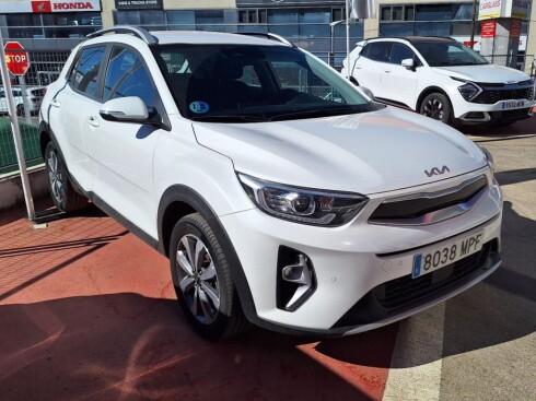 Foto impresión del anuncio Kia Stonic 1.0 T-GDi 74kW (100CV) MHEV MT Drive  de Ocasión en Madrid