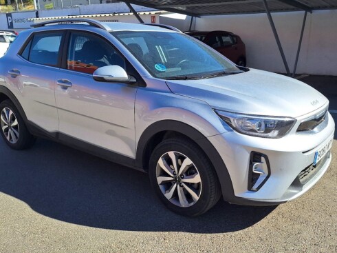 Foto impresión del anuncio Kia Stonic 1.0 T-GDi 74kW (100CV) MHEV MT Drive  de Ocasión en Madrid