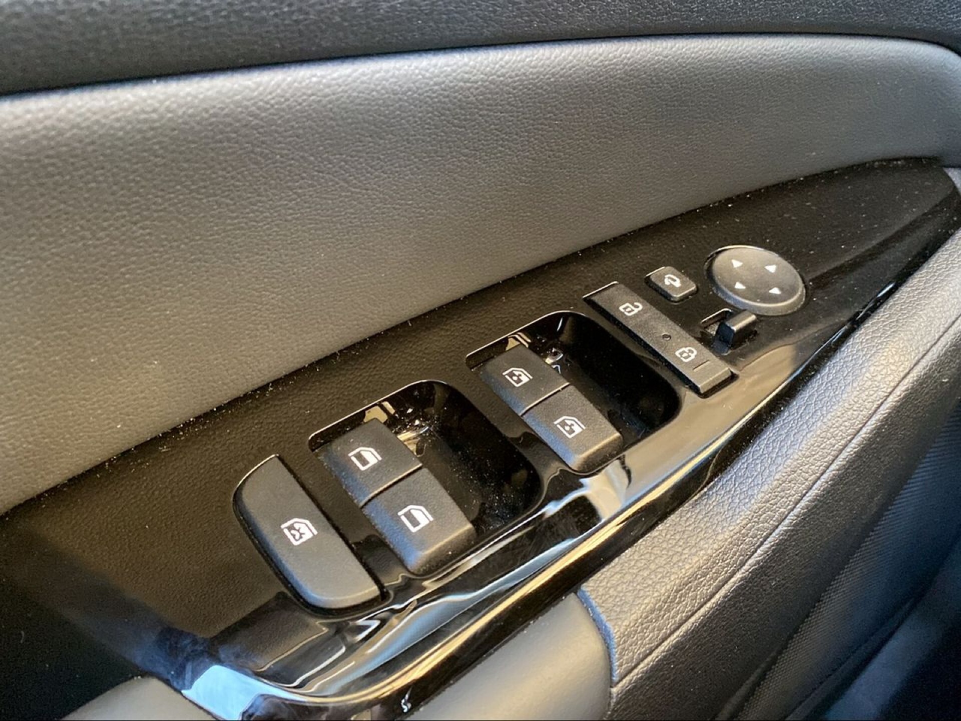 Foto 15 del anuncio Kia Sportage 1.6 T-GDi PHEV 185kW (252CV) Tech 4x4  de Ocasión en Madrid