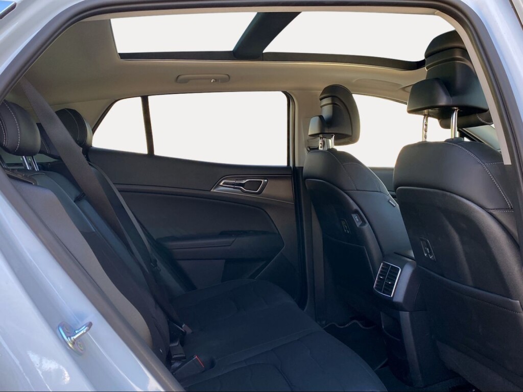 Foto 9 del anuncio Kia Sportage 1.6 T-GDi PHEV 185kW (252CV) Tech 4x4  de Ocasión en Madrid