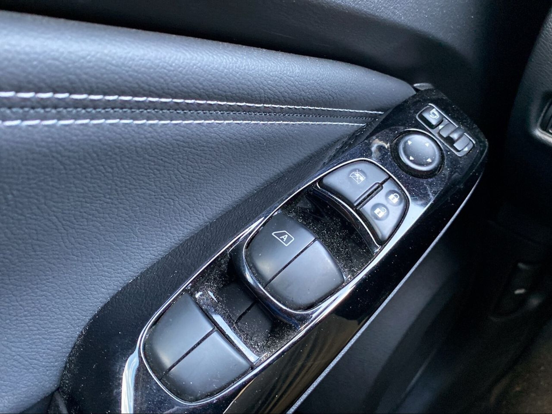 Foto 15 del anuncio Nissan Juke 1.6 Hybrid 105kW(145CV) Première Edition  de Ocasión en Madrid