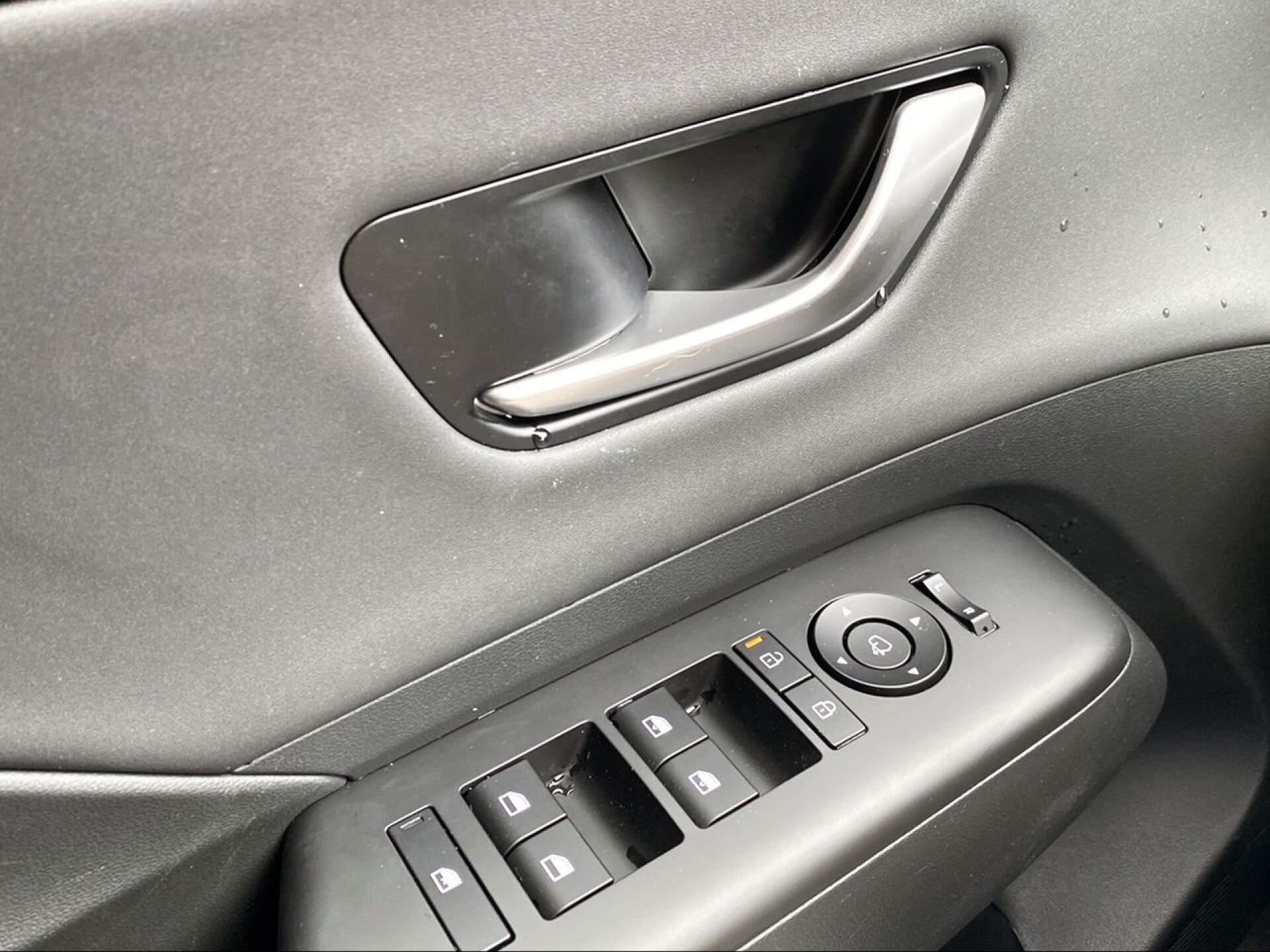 Foto 15 del anuncio Hyundai Kona HEV 1.6GDI 129CV DT Tecno  de Ocasión en Madrid