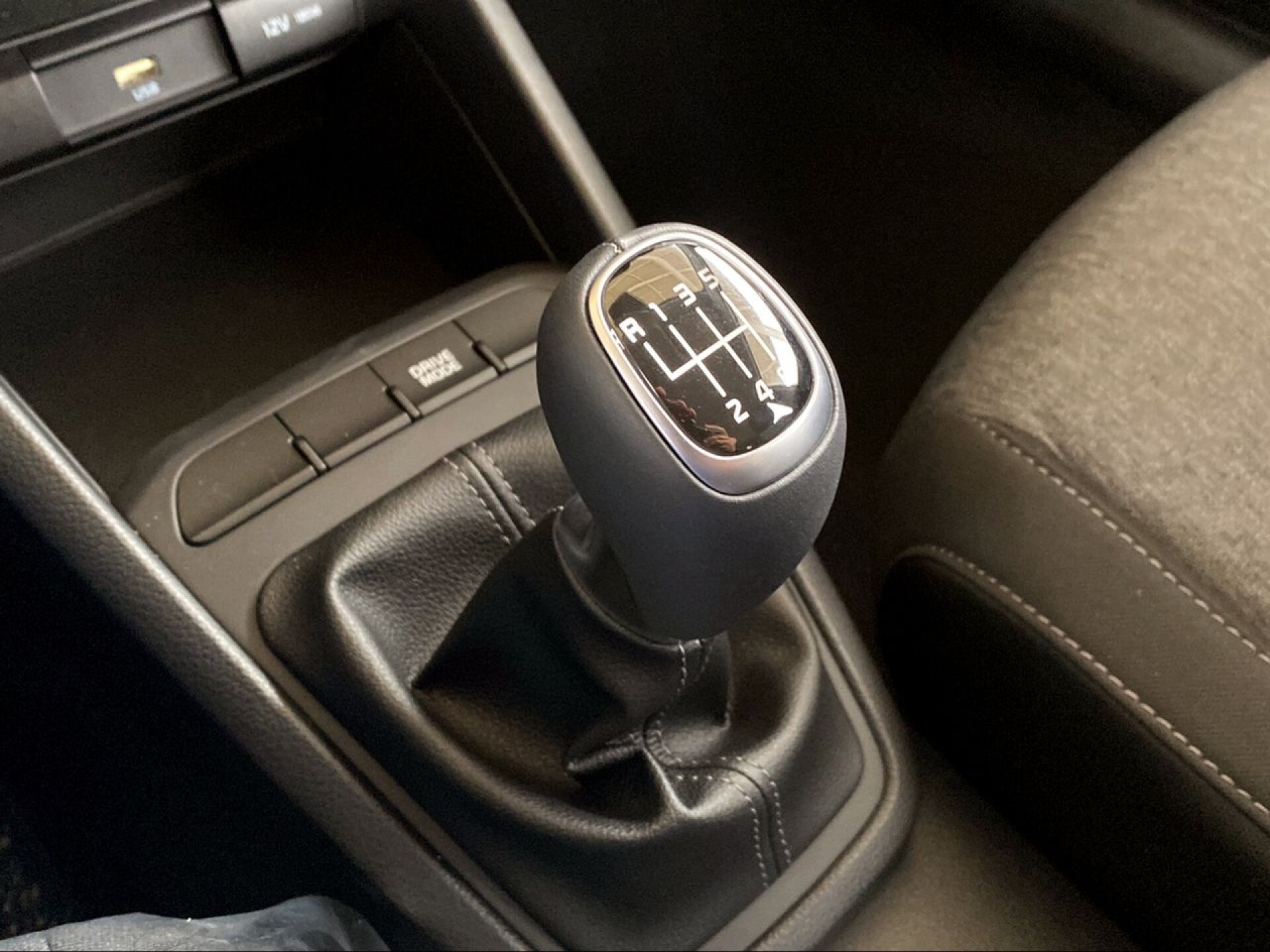 Foto 13 del anuncio Kia Stonic 1.0 T-GDi 74kW (100CV) MHEV MT Concept  de Ocasión en Madrid