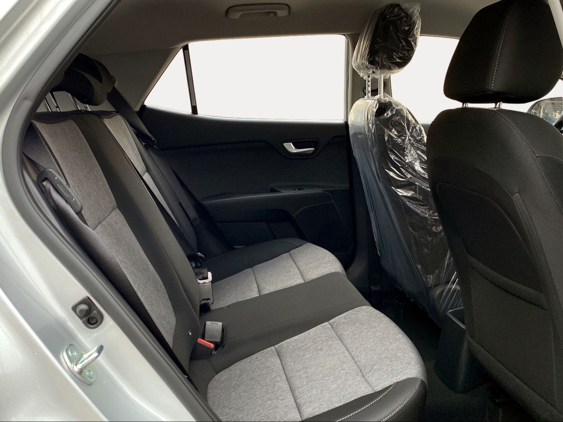 Foto 9 del anuncio Kia Stonic 1.0 T-GDi 74kW (100CV) MHEV MT Concept  de Ocasión en Madrid