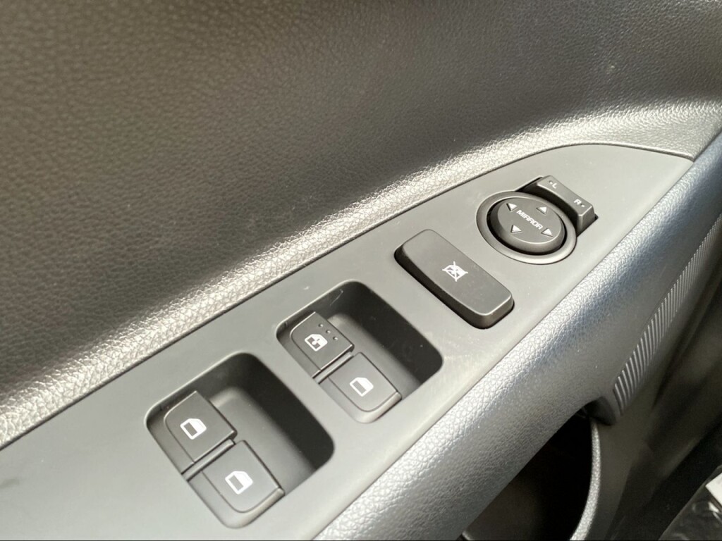 Foto 14 del anuncio Kia Stonic 1.0 T-GDi 74kW (100CV) MHEV MT Concept  de Ocasión en Madrid