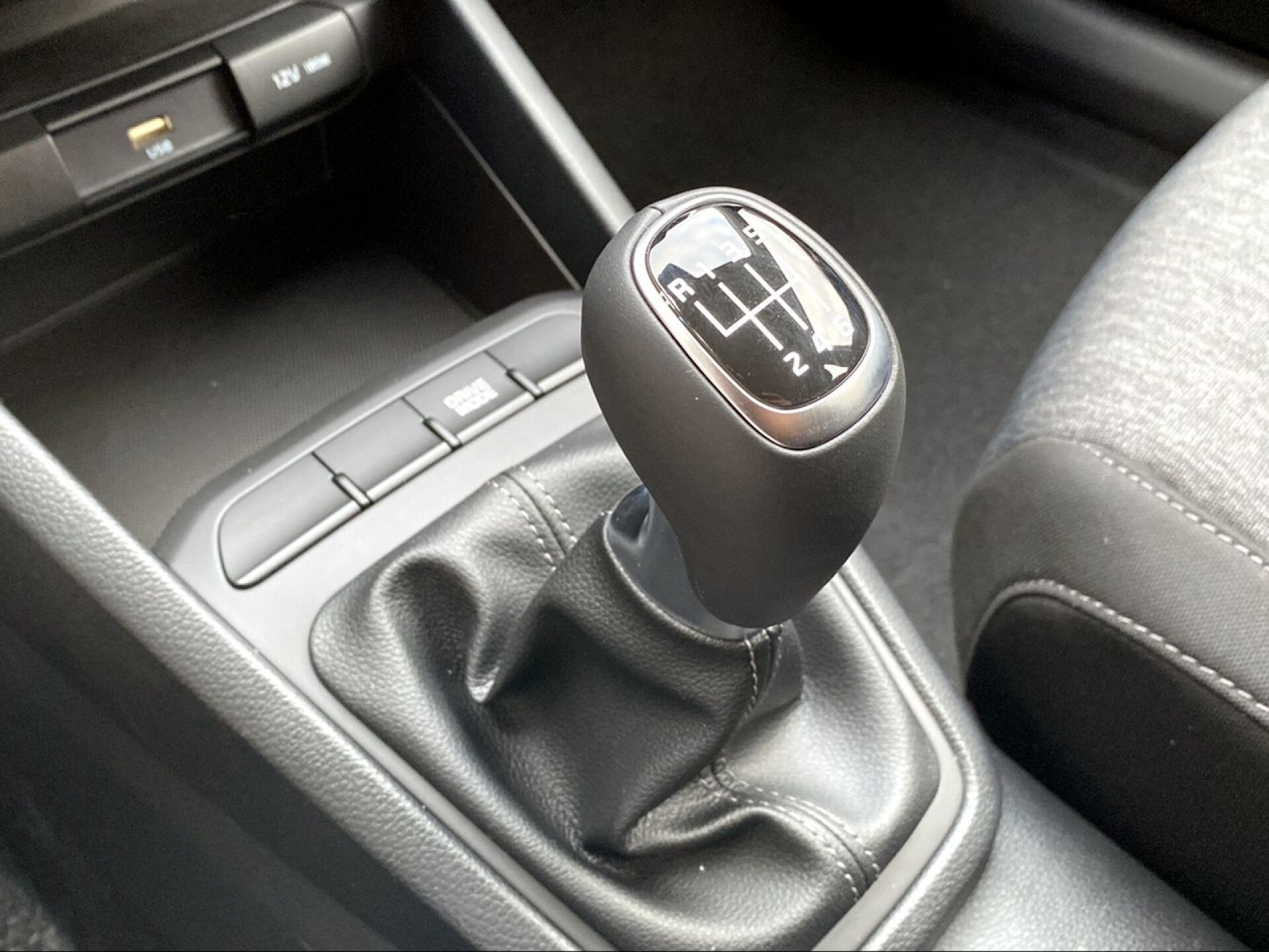 Foto 13 del anuncio Kia Stonic 1.0 T-GDi 74kW (100CV) MHEV MT Concept  de Ocasión en Madrid