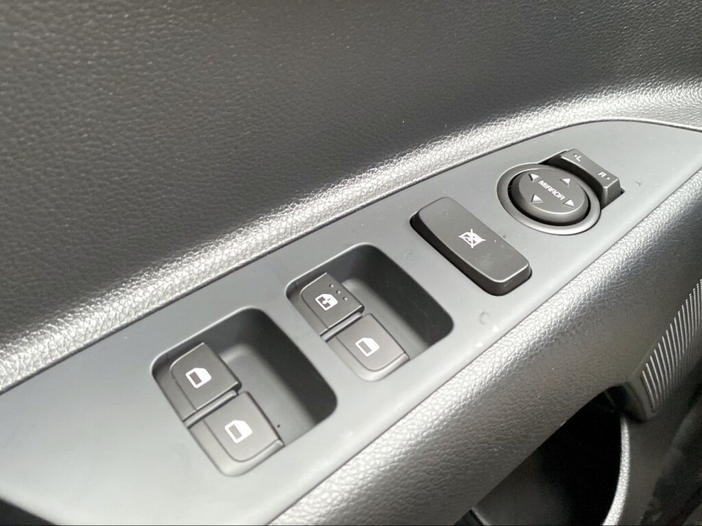 Foto 15 del anuncio Kia Stonic 1.0 T-GDi 74kW (100CV) MHEV MT Concept  de Ocasión en Madrid