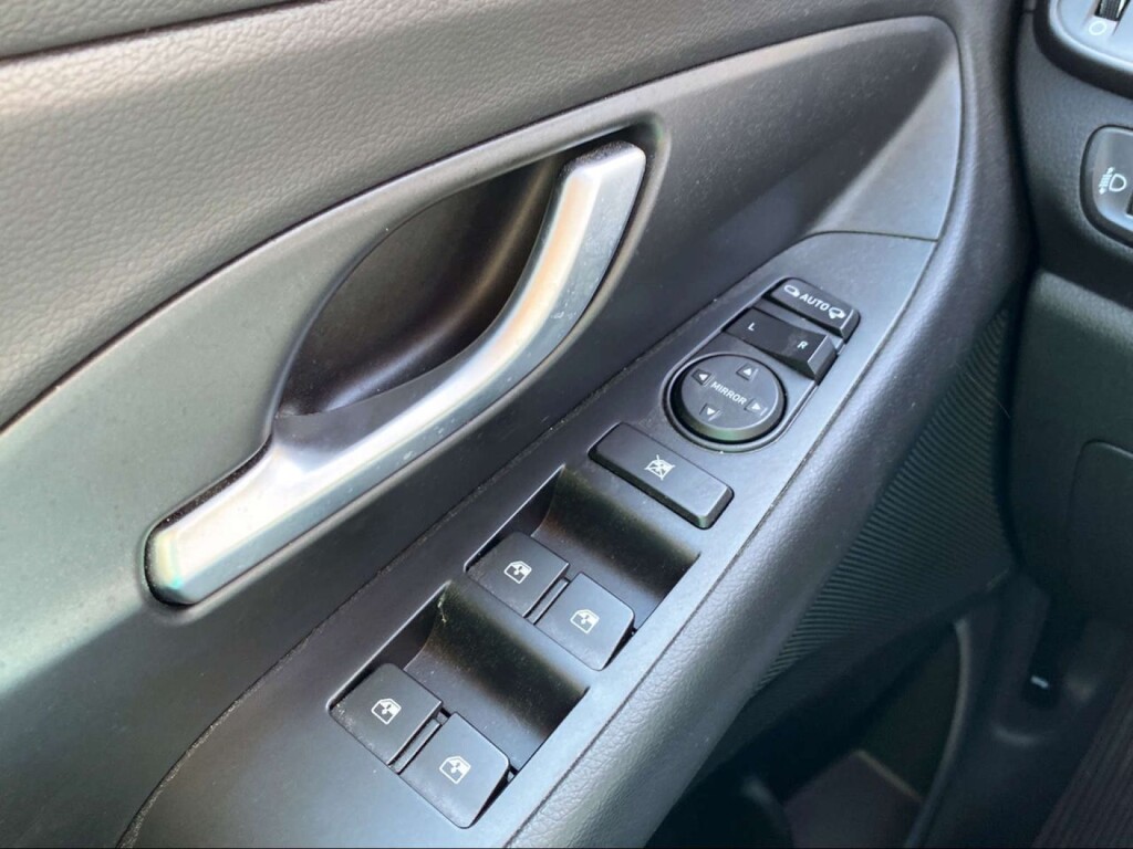 Foto 13 del anuncio Hyundai i30 1.5 DPI Klass SLX  de Ocasión en Madrid