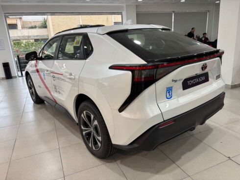 Foto impresión del anuncio Toyota bZ4X 200E 4x2 Advance - TAXI de Ocasión en Madrid Foto impresión del anuncio Toyota bZ4X 200E 4x2 Advance - TAXI de Ocasión en Madrid