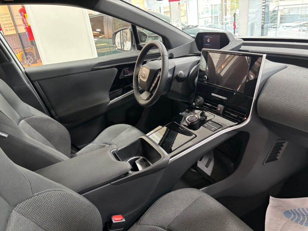 Foto 8 del anuncio Toyota bZ4X 200E 4x2 Advance - TAXI de Ocasión en Madrid