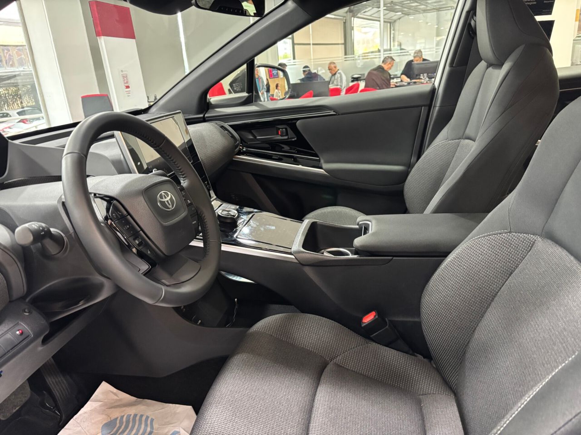 Foto 6 del anuncio Toyota bZ4X 200E 4x2 Advance - TAXI de Ocasión en Madrid