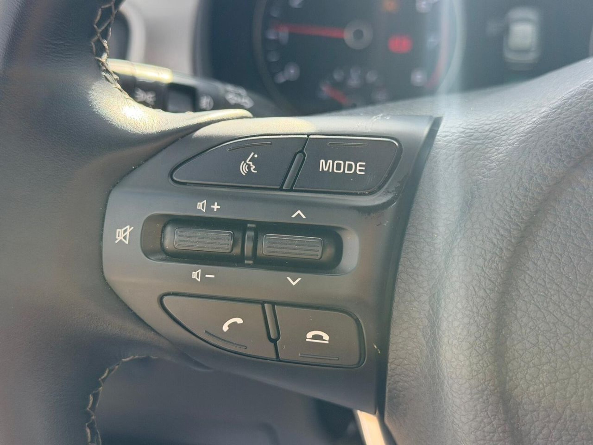 Foto 7 del anuncio Kia Stonic 1.0 T-GDi 74kW (100CV) MHEV MT Concept  de Ocasión en Madrid