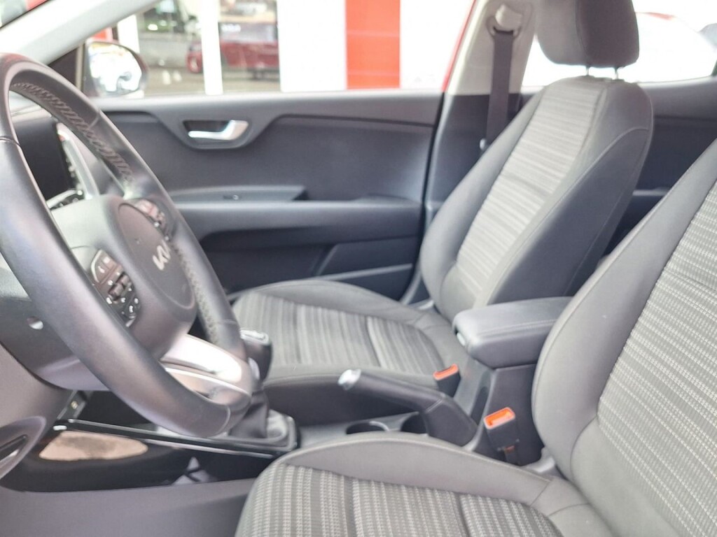 Foto 9 del anuncio Kia Stonic 1.0 T-GDi 74kW (100CV) MHEV MT Drive  de Ocasión en Madrid